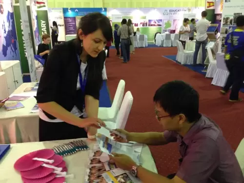 Politechnika Poznańska na targach edukacyjnych w Indonezji i Wietnamie 